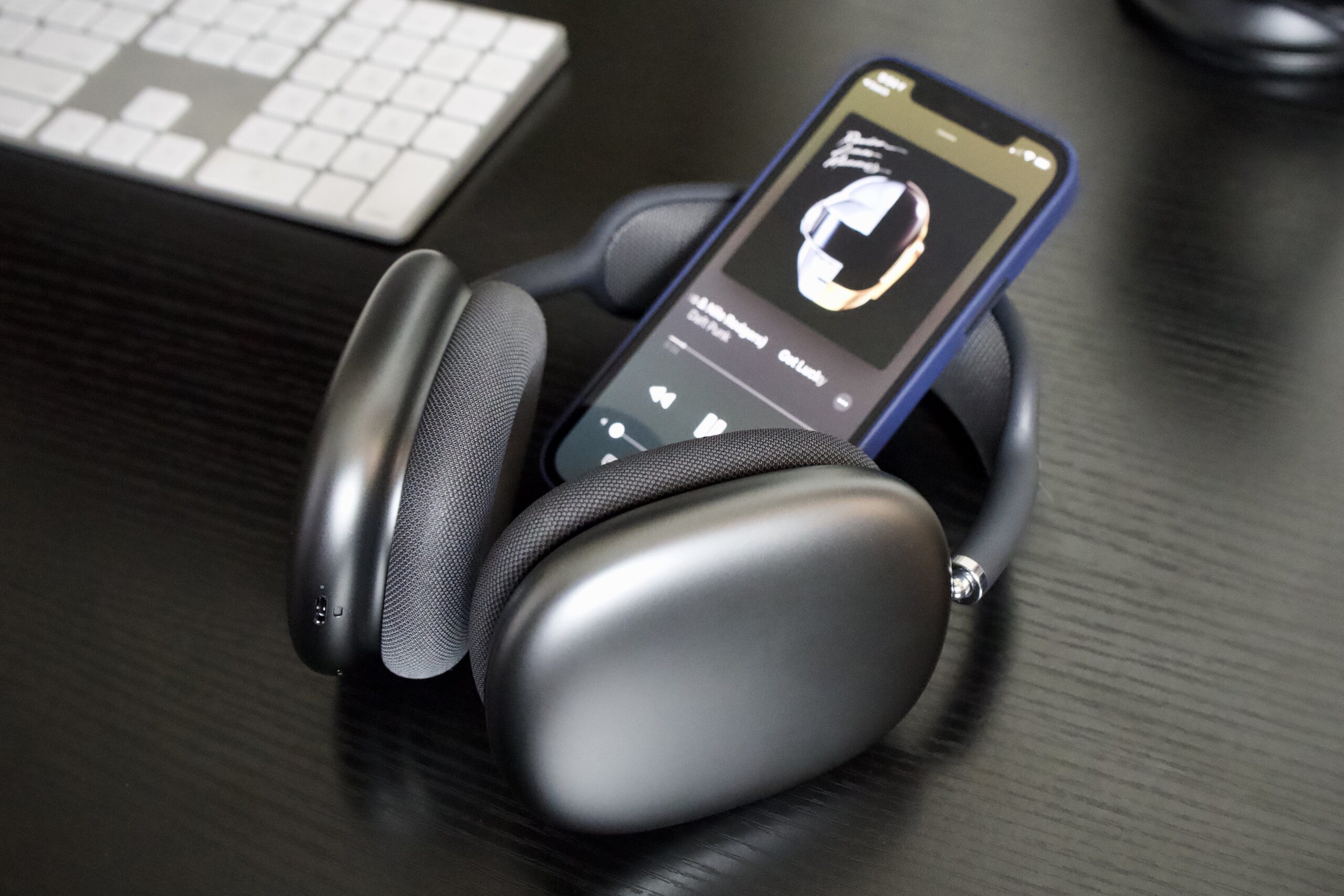 airpods-max-hero-100872392-orig airpods-max-hero-100872392-orig