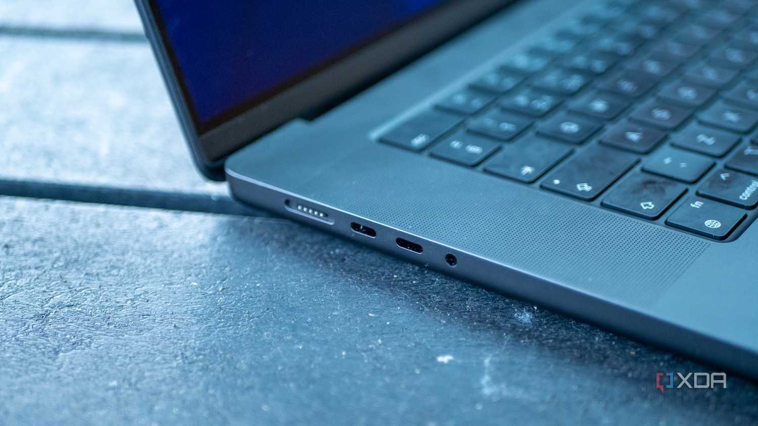 macbook-pro-m4-pro-16-inch-ports